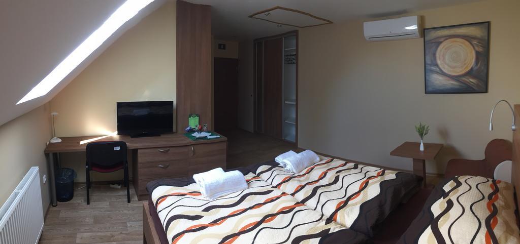 Penzion Toscana Lanzhot Екстер'єр фото