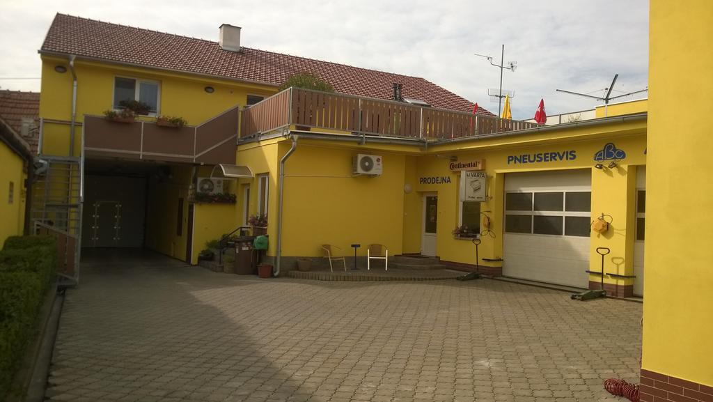 Penzion Toscana Lanzhot Екстер'єр фото
